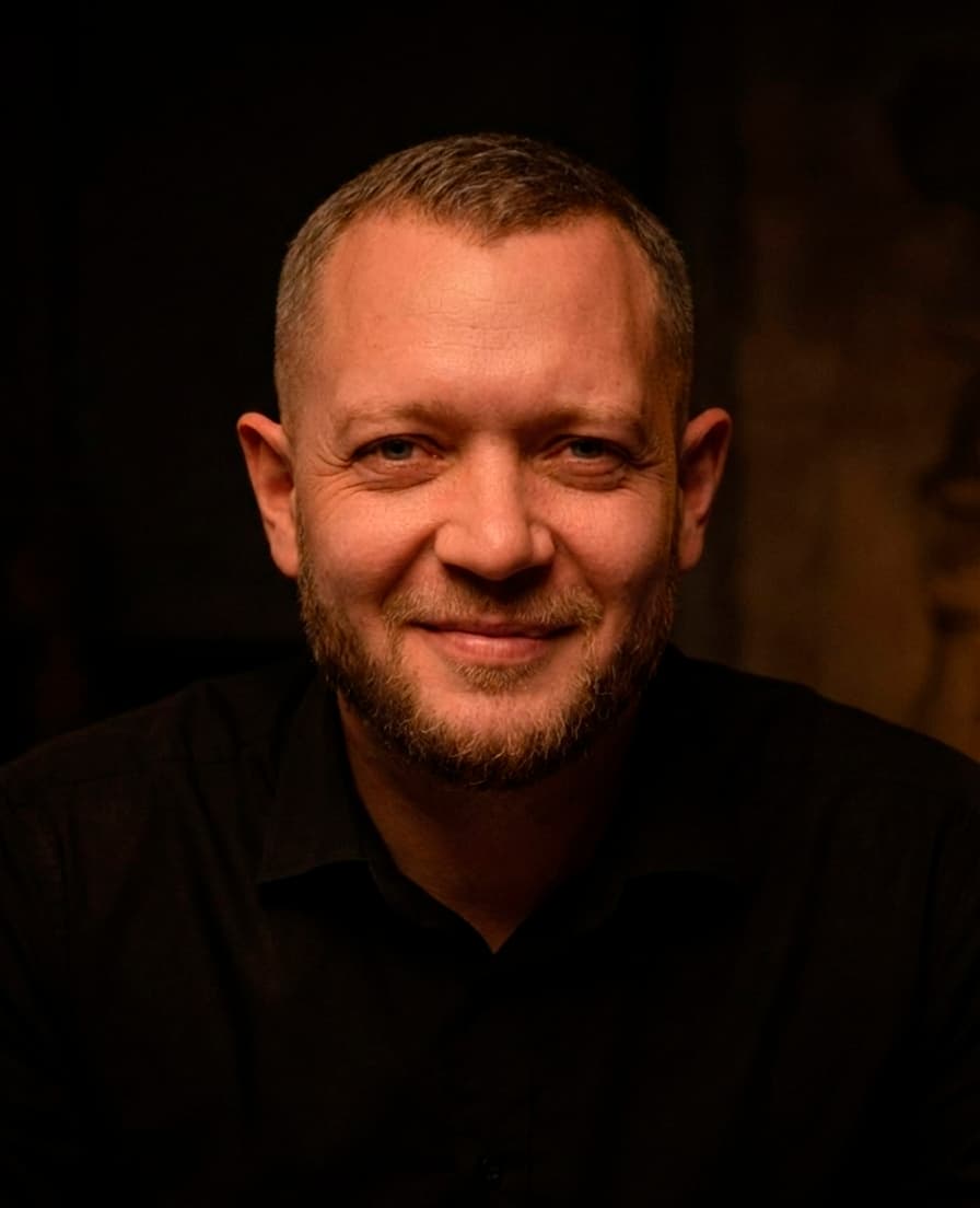 Eugene Tarasov — fullstack developer (PHP, Laravel, Vue, React, Next.js, NestJS, TypeScript), SaaS and AI developer, founder of tee.su